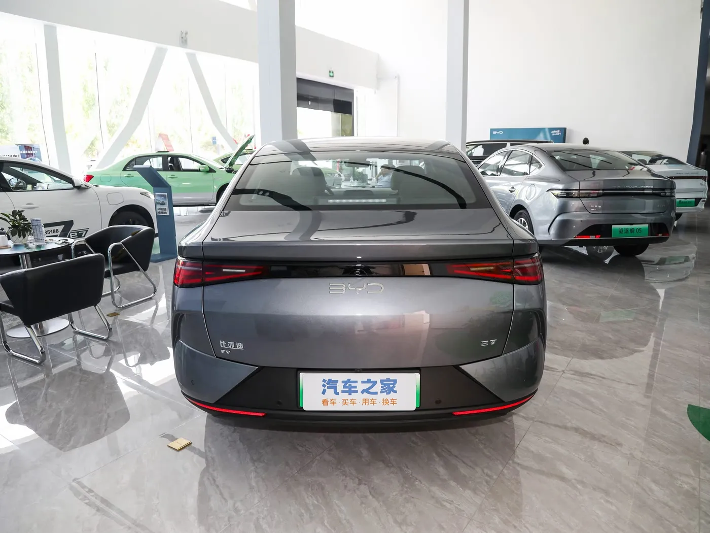 Nieuw model BYD E7 EV-auto 150 km/u Topsnelheid 136 pk 180 Nm koppel 5-zits elektrisch voertuig