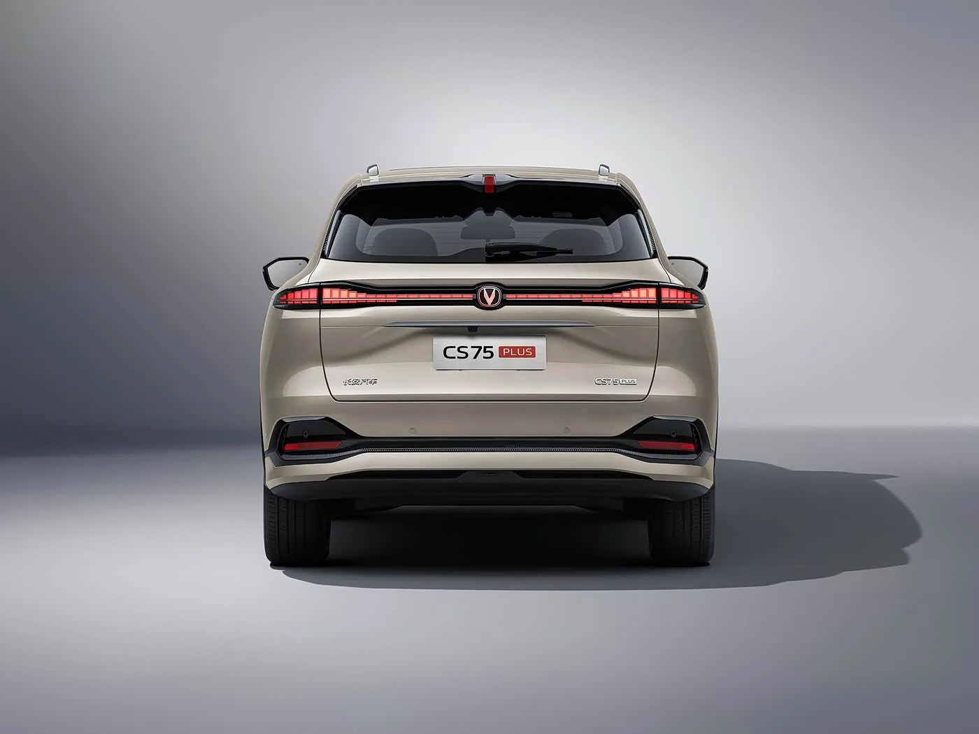 Changan CS75 PLUS 1.5T/2.0T compacte SUV met L2.5 Assist, 15,6" touchscreen en lange wielbasis
