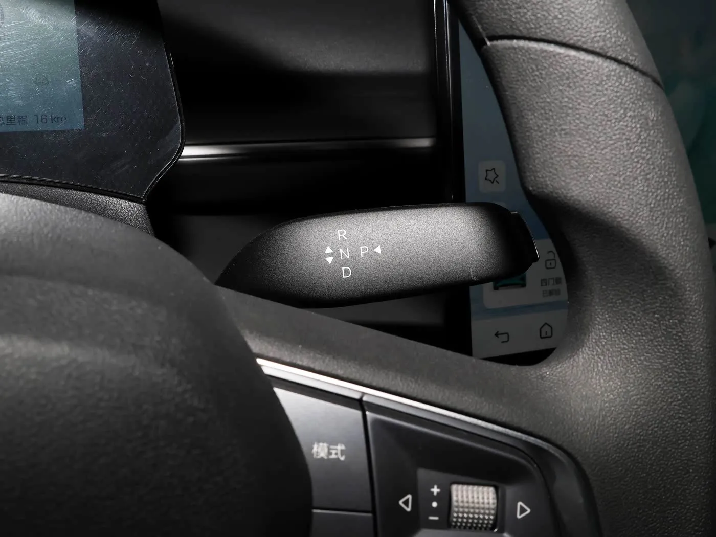 Nieuw model BYD E7 EV-auto 150 km/u Topsnelheid 136 pk 180 Nm koppel 5-zits elektrisch voertuig