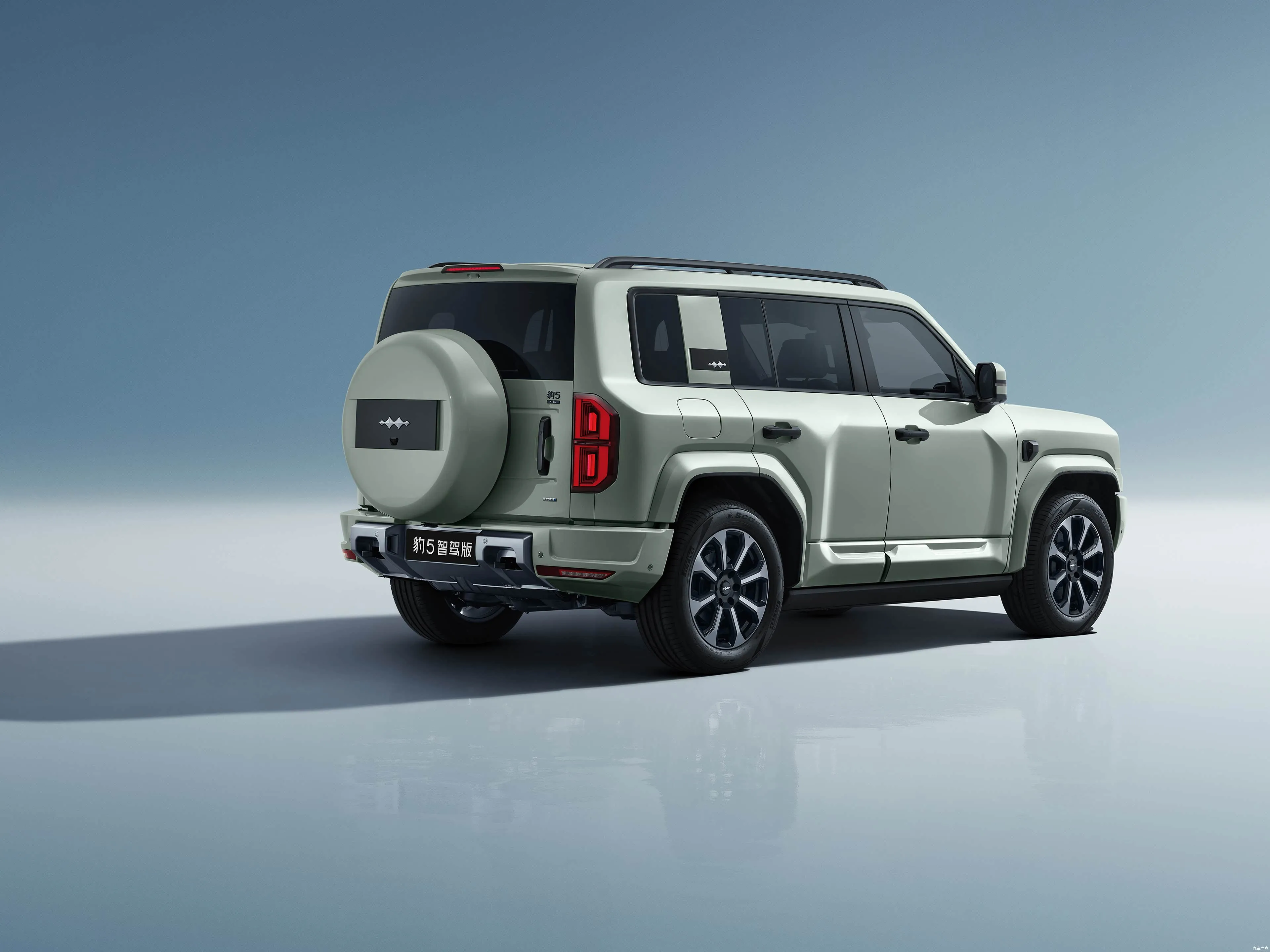 Premium BYD Leopard 5 hybride PHEV offroad-SUV met 15,6-inch scherm, 4x4-aandrijving, 4WD, brandstoftank van 83 liter