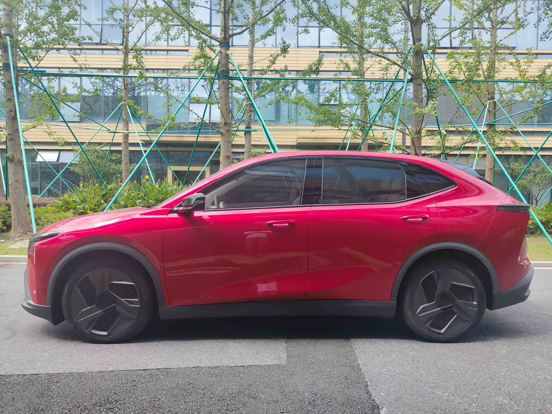 LEV01 SUV met stuur rechts NIEUW ENERGIEVOERTUIG EV lange afstandswielbasis 5 zitplaatsen
