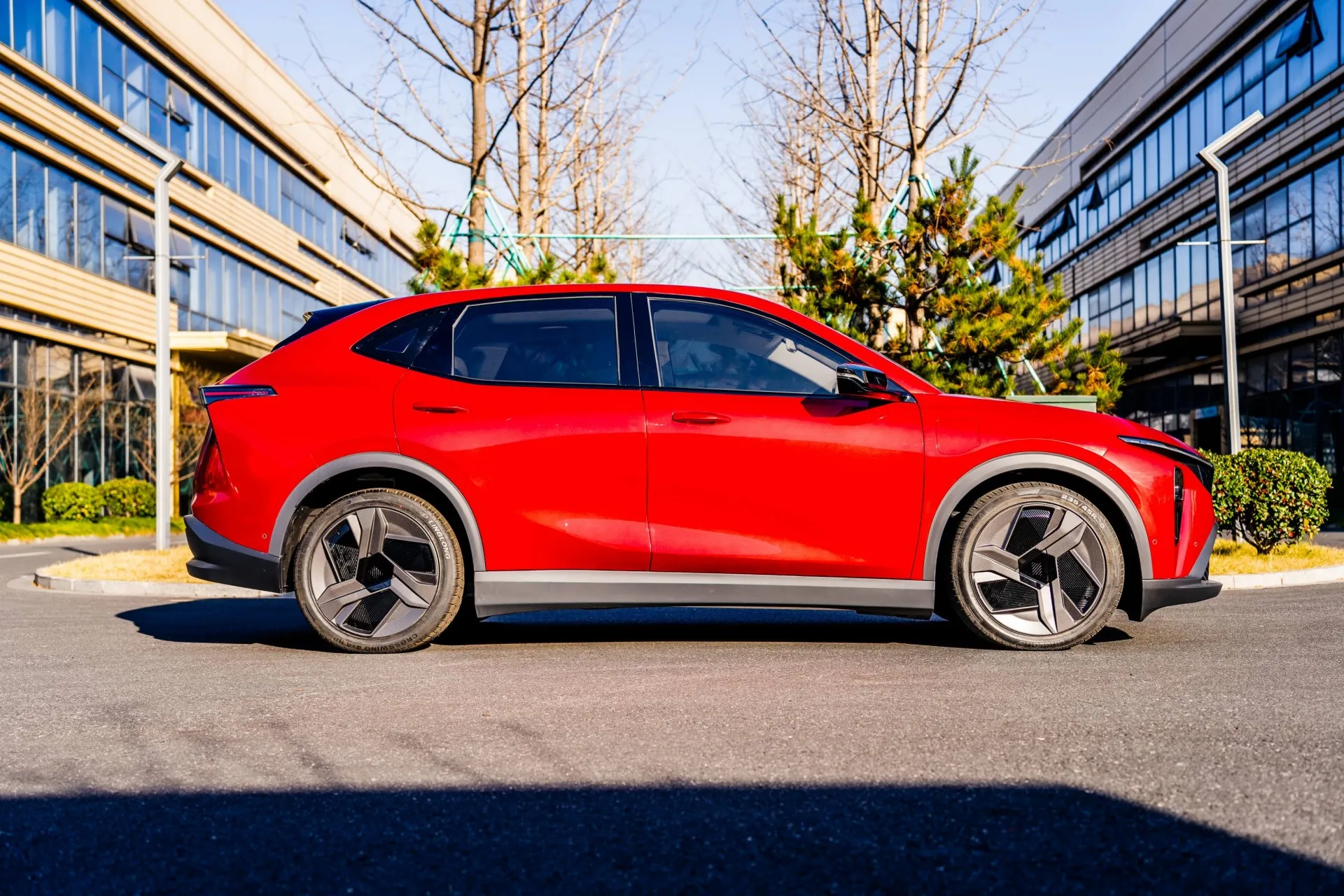 LEV01 SUV met stuur rechts NIEUW ENERGIEVOERTUIG EV lange afstandswielbasis 5 zitplaatsen