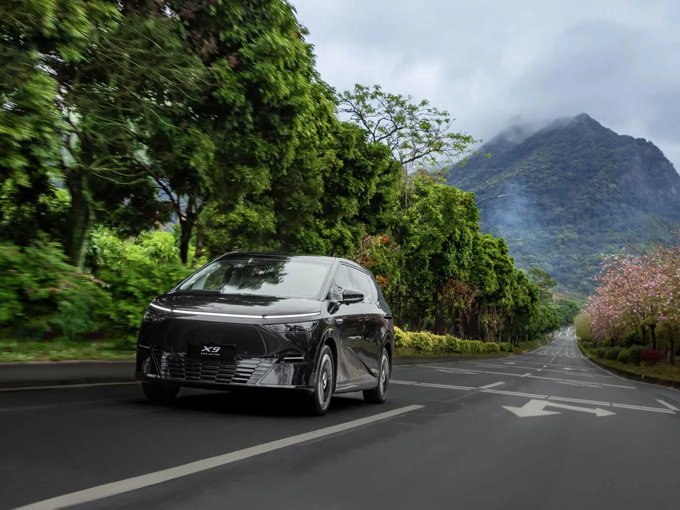 Xpeng X9 Lange afstand MPV SUV Puur elektrisch links sturend Concurrerende prijs Nieuw energievoertuig