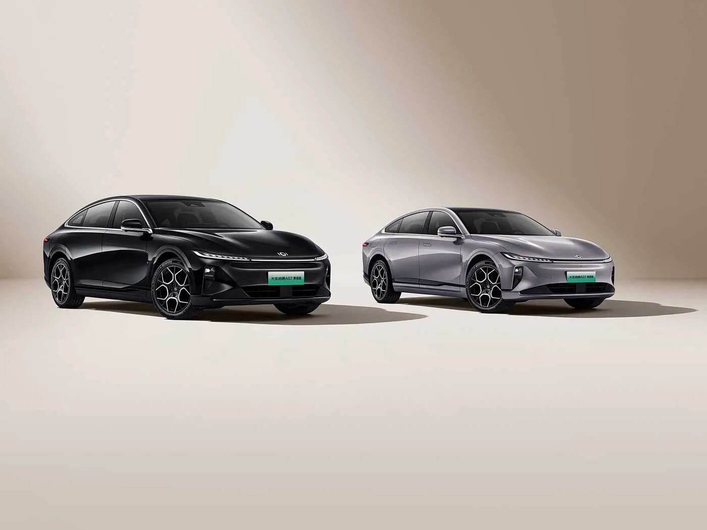 Changan Qiyuan A07 Hybrid EV Sedan Nieuw energievoertuig uit China Bereik van 1200 km Automatische versnellingsbak 5 zitplaatsen 175 km/u Snelheid R19 Bandenmaat