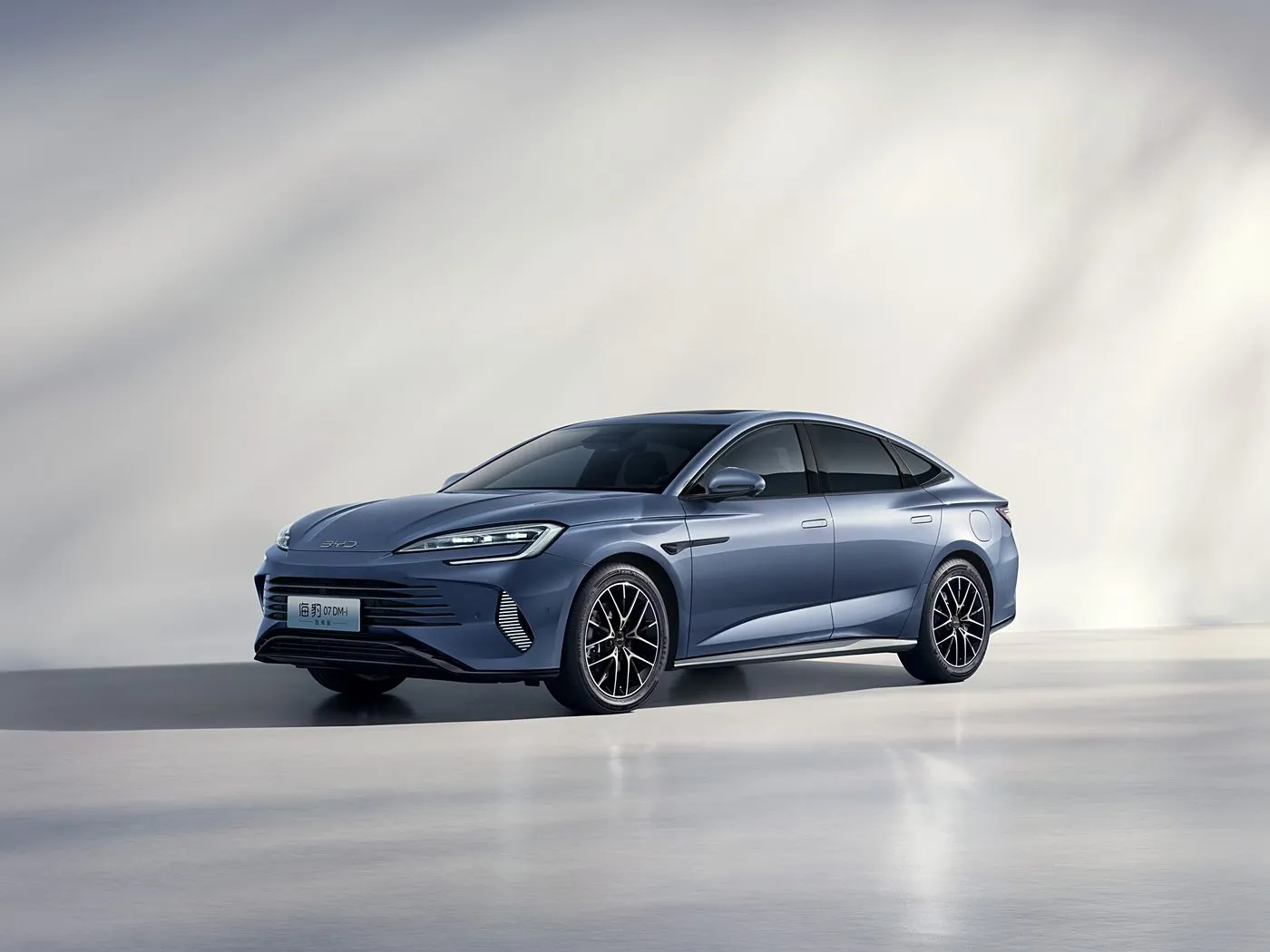 BYD Seal 07 DM-i elektrische SUV, snelle automatische sedan met EV-motor, 4-zits stuur links, nieuwe energievoertuigeigenschappen