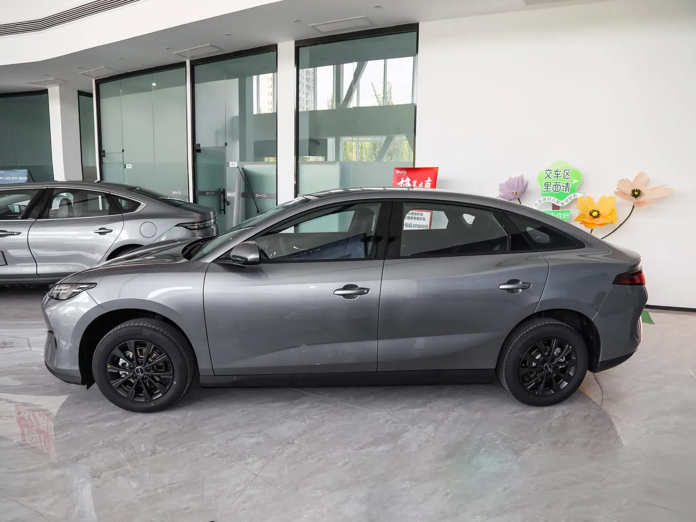 Nieuw model BYD E7 EV-auto 150 km/u Topsnelheid 136 pk 180 Nm koppel 5-zits elektrisch voertuig