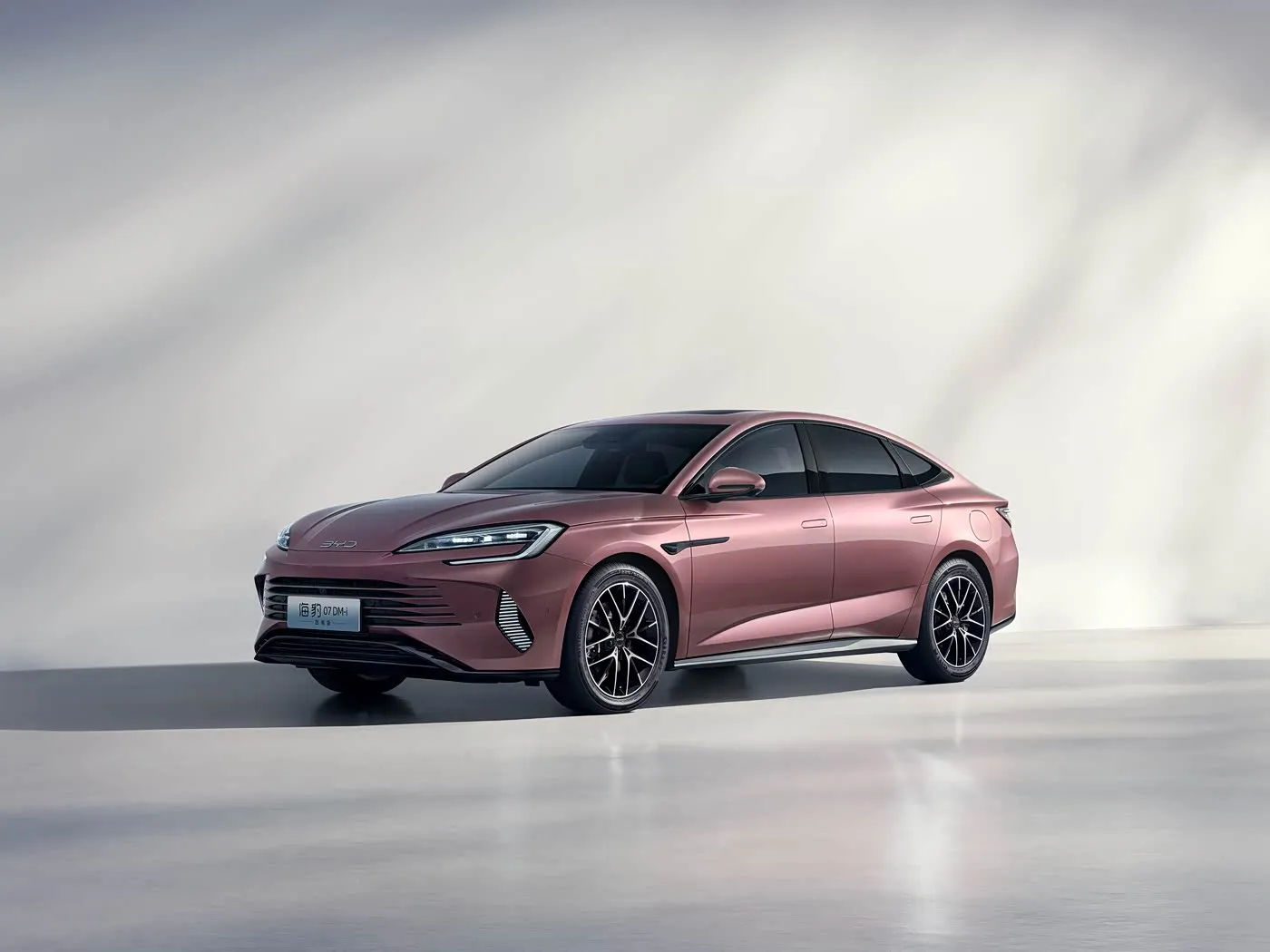 BYD Seal 07 DM-i elektrische SUV, snelle automatische sedan met EV-motor, 4-zits stuur links, nieuwe energievoertuigeigenschappen