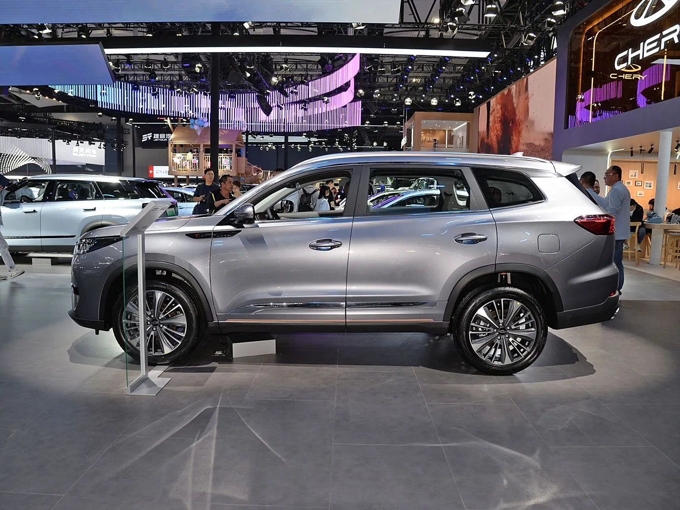 Chery Tiggo 8 Pro Luxe gezins-SUV Automatische versnellingsbak Achteruitrijcamera R18 Links Benzine Donker lederen stoelen Euro VI-emissie AWD