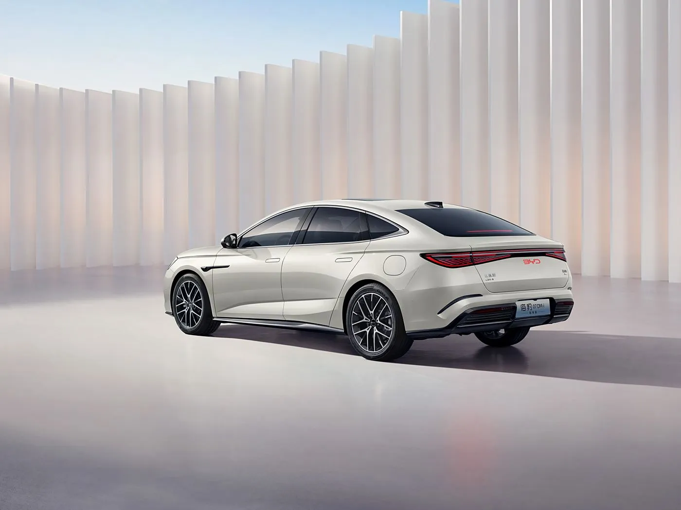 BYD Seal 07 DM-i elektrische SUV, snelle automatische sedan met EV-motor, 4-zits stuur links, nieuwe energievoertuigeigenschappen