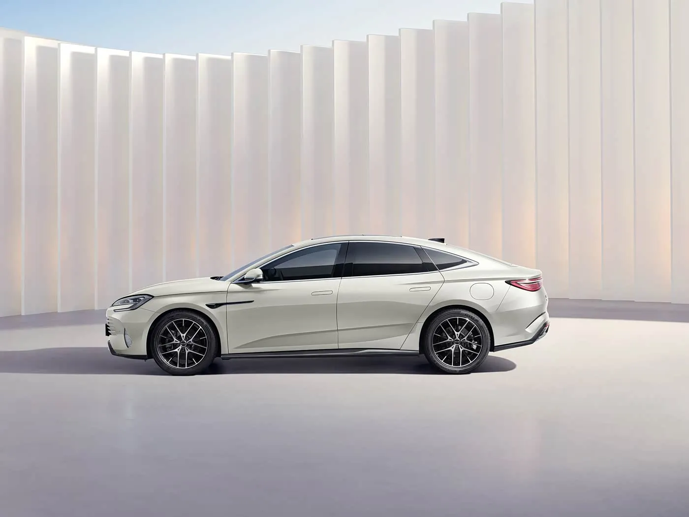 BYD Seal 07 DM-i elektrische SUV, snelle automatische sedan met EV-motor, 4-zits stuur links, nieuwe energievoertuigeigenschappen