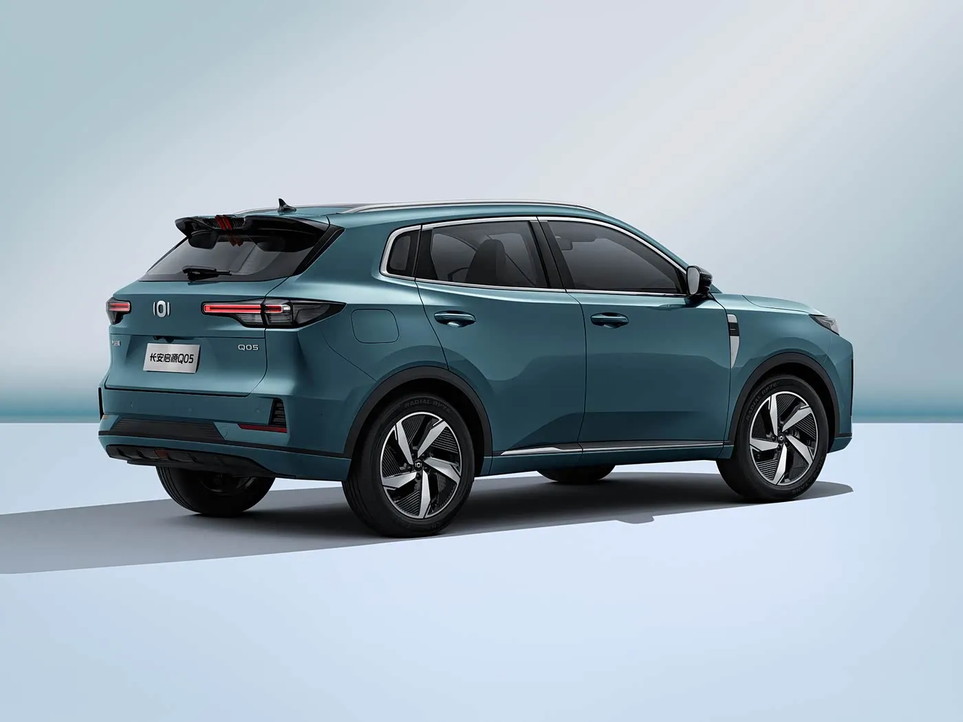 Changan NEVO Q05 hybride elektrische SUV lange afstand automatische versnellingsbak 5-deurs 5-zits lederen interieur links
