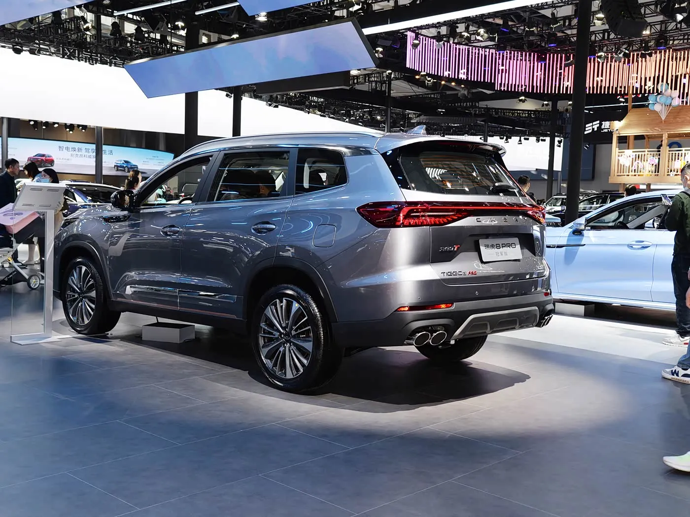 Chery Tiggo 8 Pro Luxe gezins-SUV Automatische versnellingsbak Achteruitrijcamera R18 Links Benzine Donker lederen stoelen Euro VI-emissie AWD
