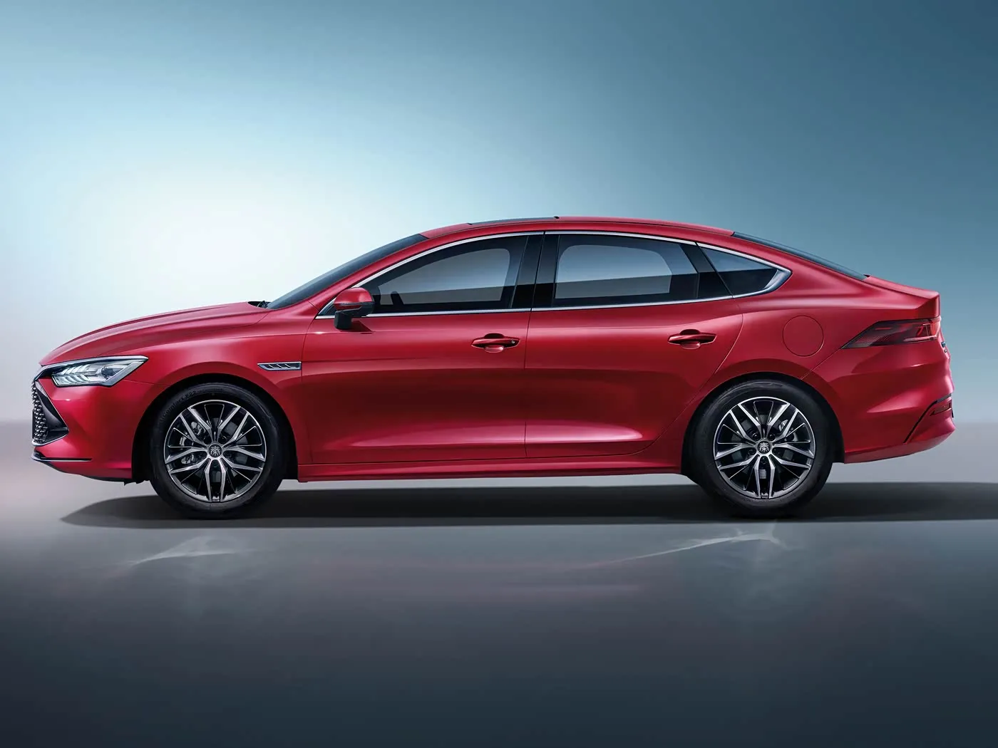 BYD Qing Plus Elektrische SUV Hybride auto Nieuw energievoertuig Verbeterde EV-motor Links sturende sedan, geoptimaliseerd voor zoekmachine